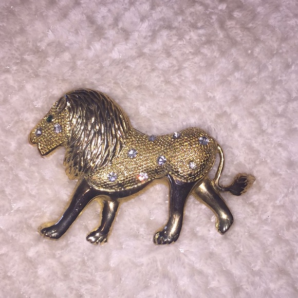 Lion Brooch 🦁 - Picture 3 of 4